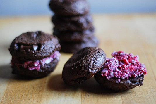 Nibs & Greens: Chocolate Raspberry Sammies - Evolve Fit Wear