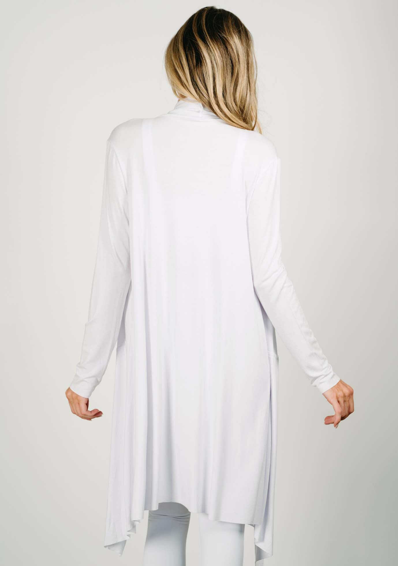 Devi Duster - White | Jala | Evolve Fit Wear
