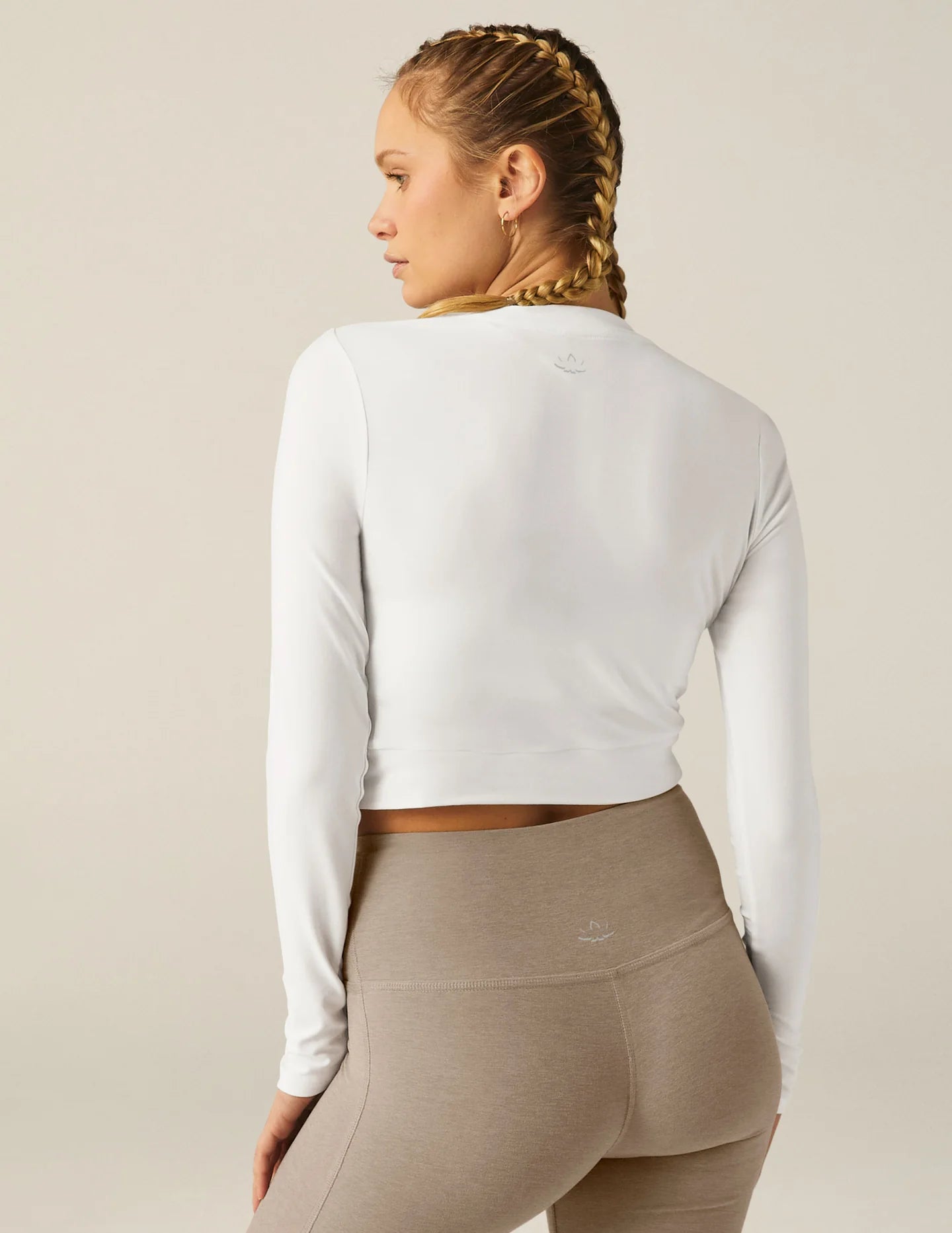 Beyond Yoga Featherweight Center Stage Cropped Long Sleeve | Beyond Yoga | Evolve Fit Wear