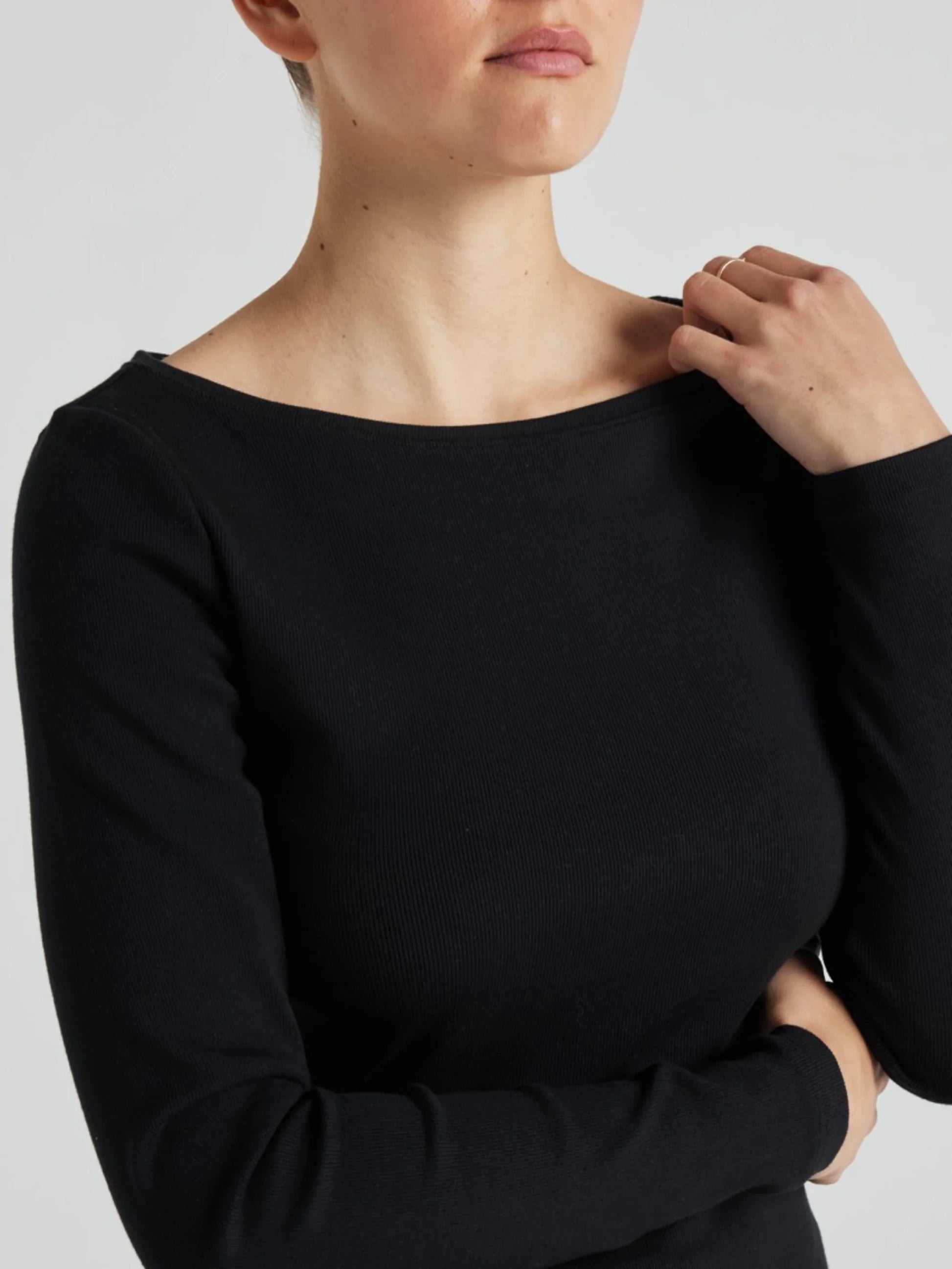 Serene Rib Long Sleeve Top - Black | Losano | Evolve Fit Wear
