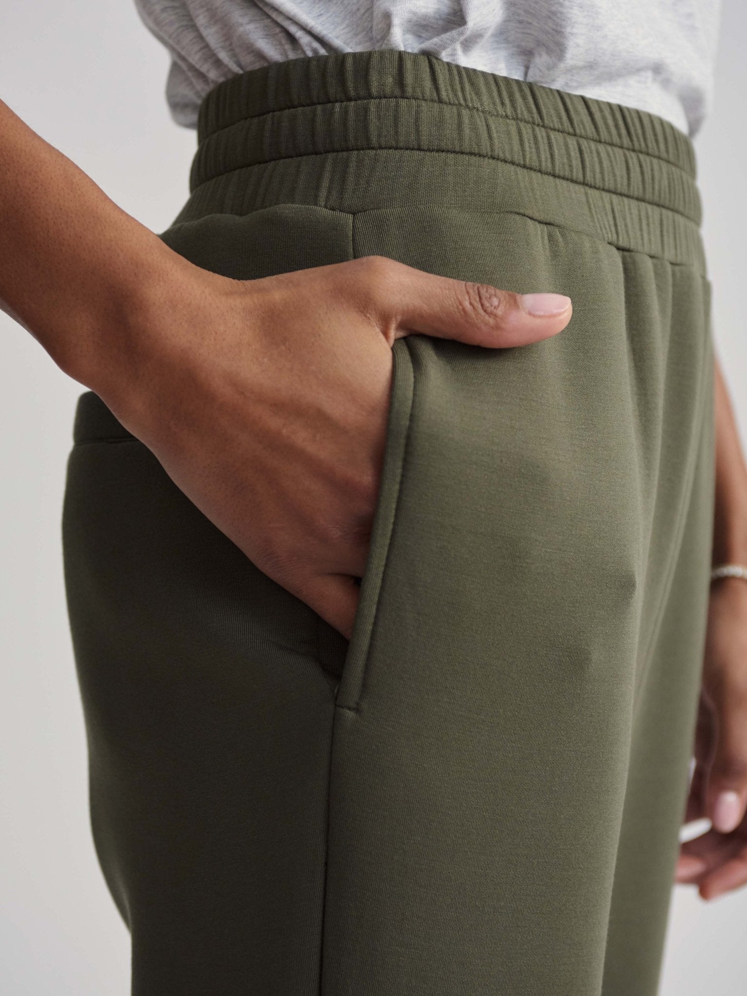 Varley Slim Cuff Pant 25 - Olive Night | Varley | Evolve Fit Wear