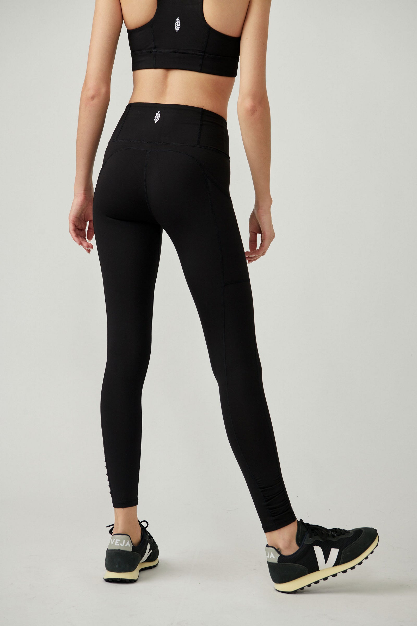 FREE PEOPLE FP Movement - Don't Be Square Crop Leggings in Black
