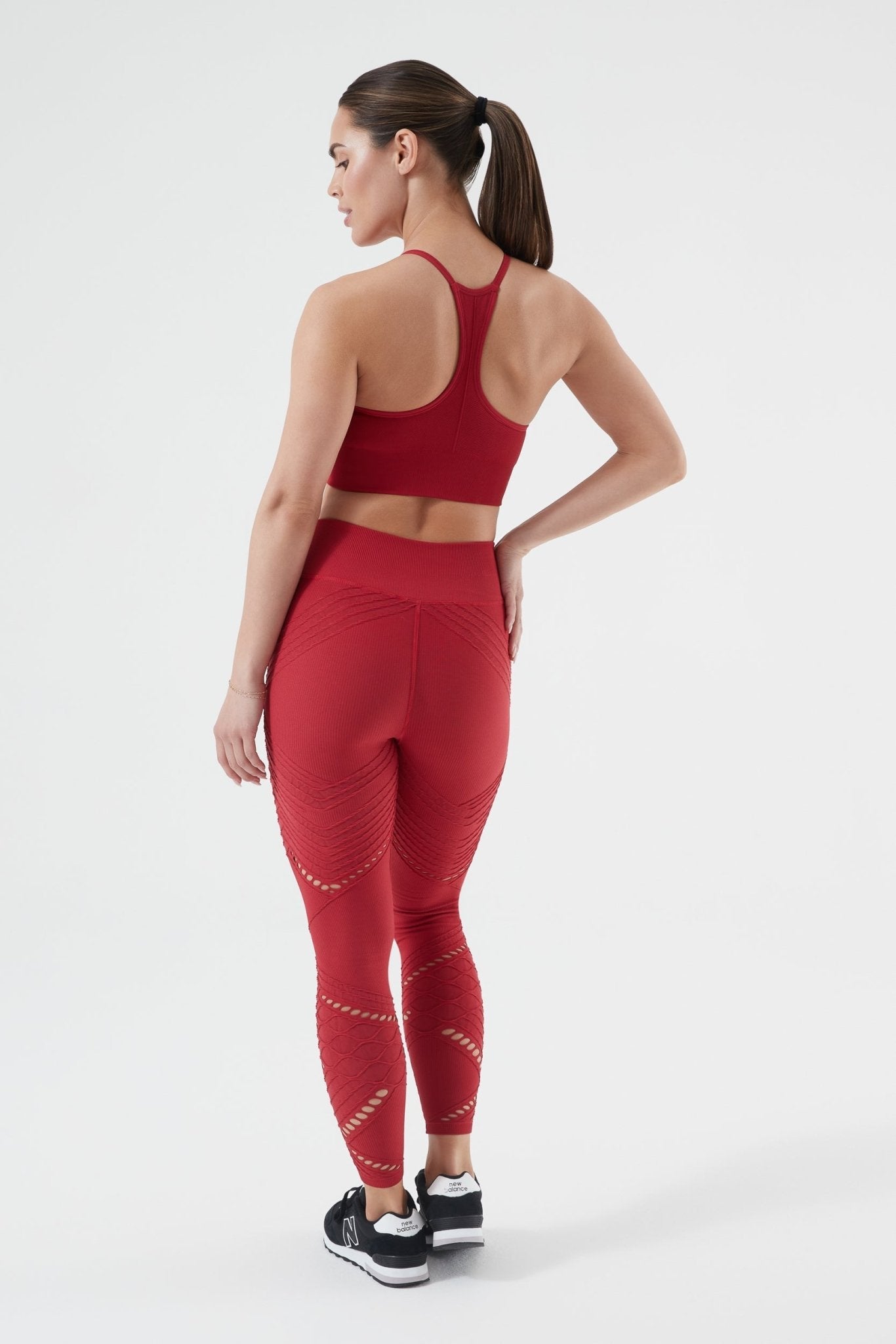 One By One Bra - V - Neck Seamless Sports Bra with Removable Cups | NUX | Evolve Fit Wear