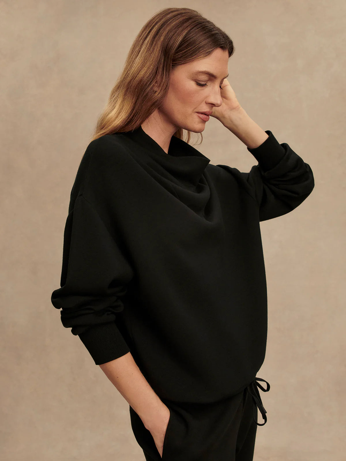 Betsy Lightweight Oversized Sweatshirt - Black | Evolve Fit Wear