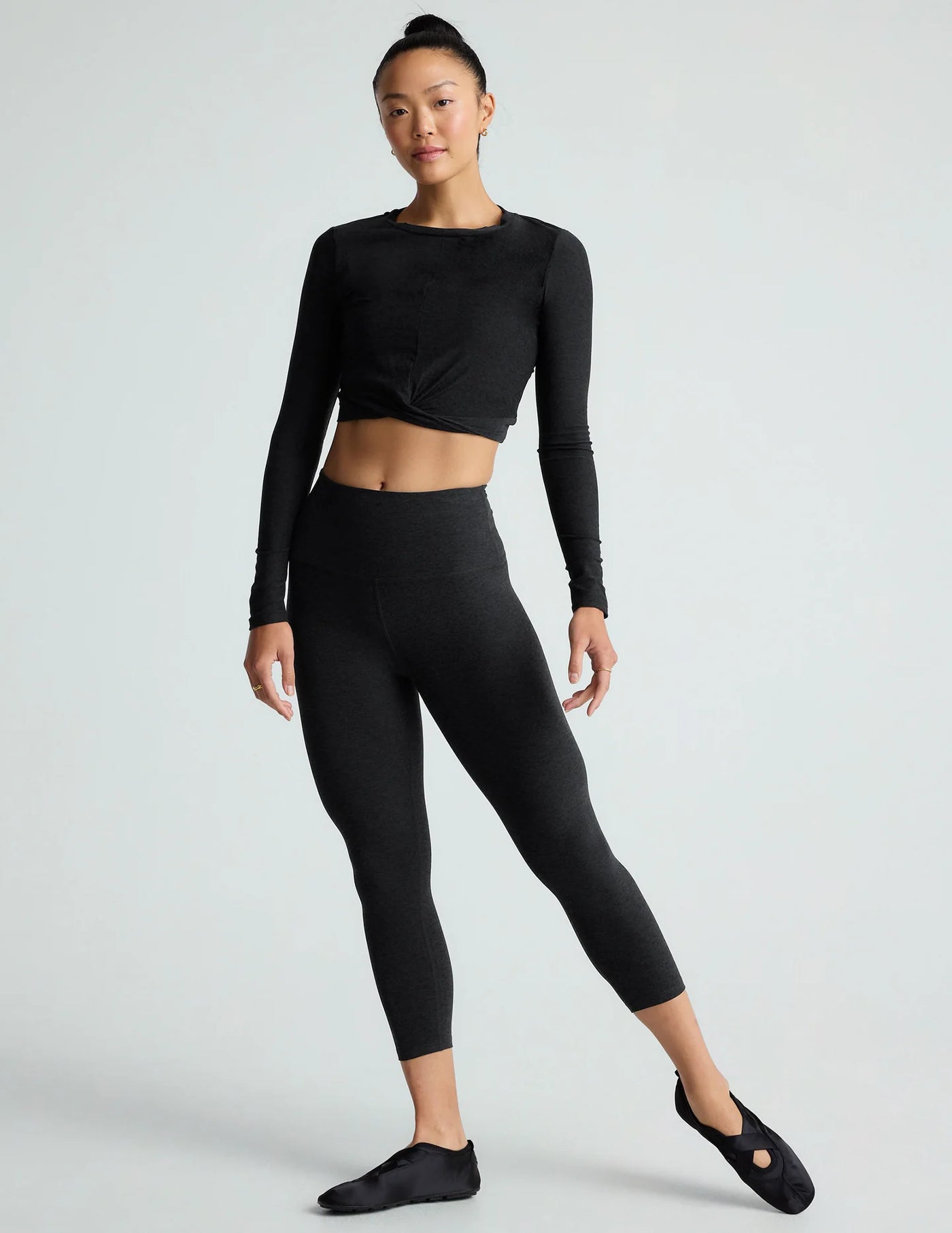 Beyond Yoga Featherweight Center Stage Cropped Pullover