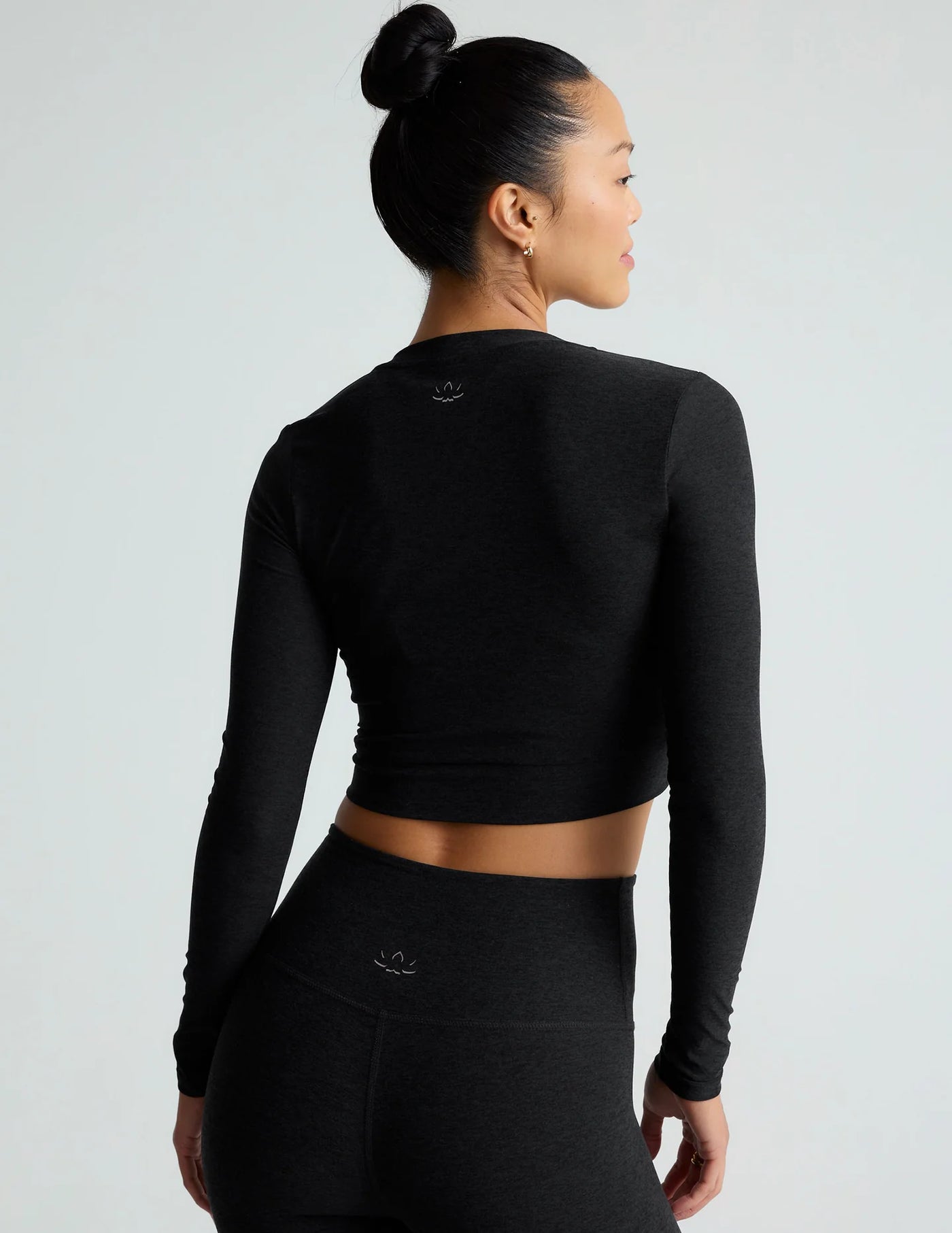 Beyond Yoga Featherweight Center Stage Cropped Pullover