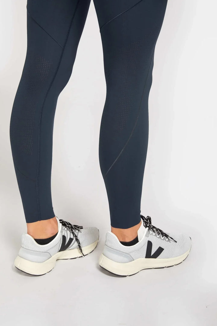 MIDNIGHT-NAVY_210930_ALWRLD_eComm_ALWW802104_MIDNIGHTNAVY_0572 - Evolve Fit Wear - MIDNIGHT-NAVY_210930_ALWRLD_eComm_ALWW802104_MIDNIGHTNAVY_0572