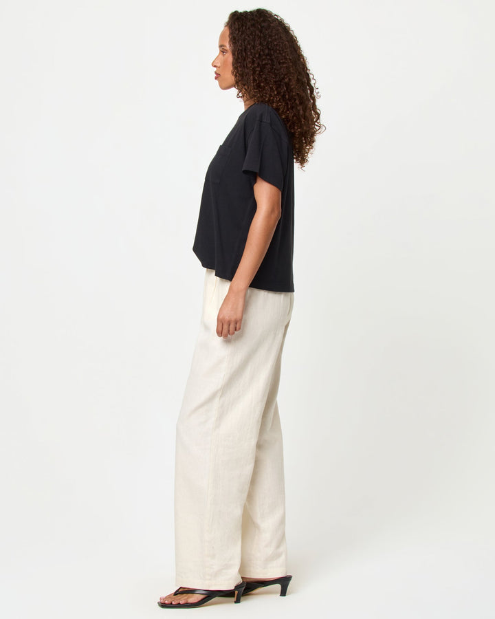 LSPACE Everyday tee in black, side view on model.