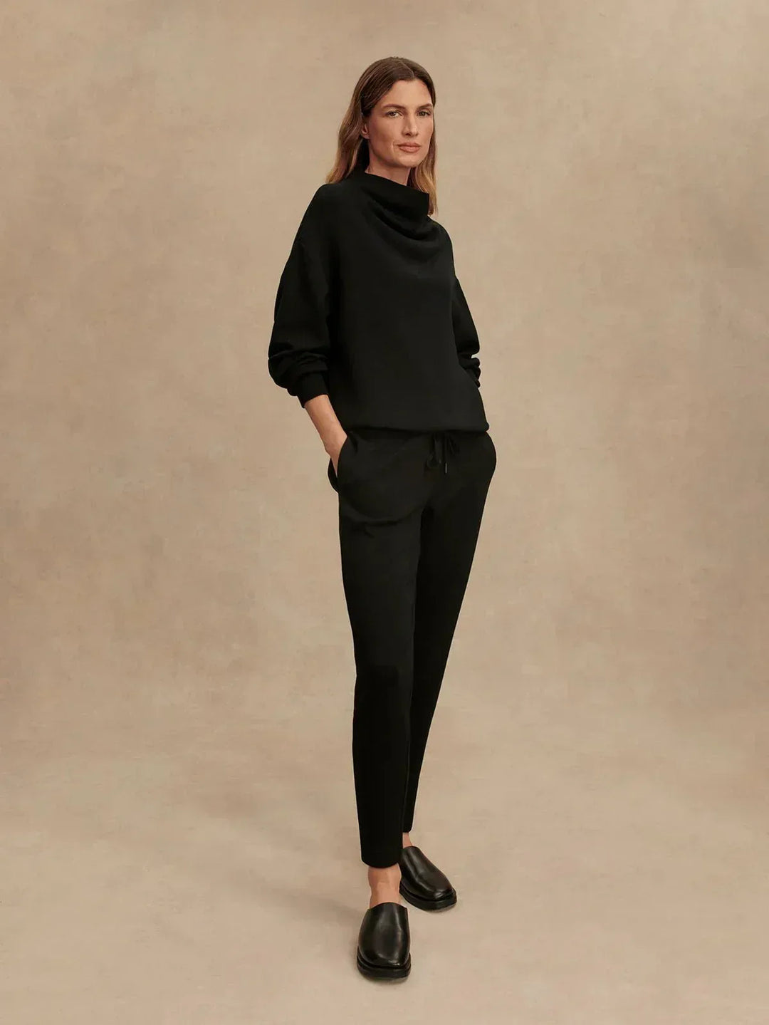 betsy-lightweight-oversized-sweatshirt-black-varley-evolve-fit-wear-2314867 - Evolve Fit Wear - betsy-lightweight-oversized-sweatshirt-black-varley-evolve-fit-wear-2314867