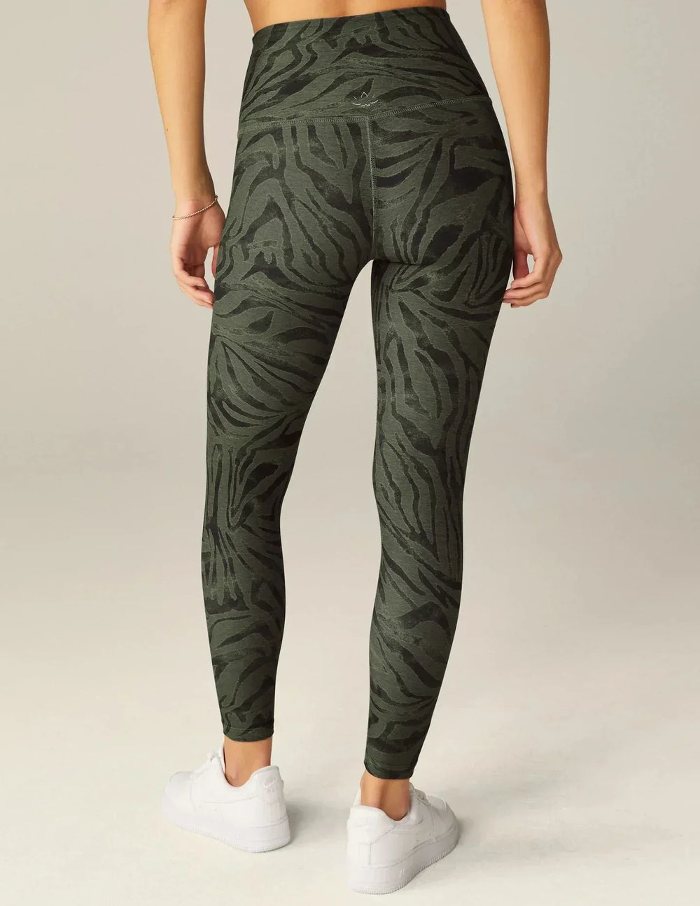 beyond-yoga-caught-in-the-midi-legging-wild-life-beyond-yoga-evolve-fit-wear-460458 - Evolve Fit Wear - beyond-yoga-caught-in-the-midi-legging-wild-life-beyond-yoga-evolve-fit-wear-460458