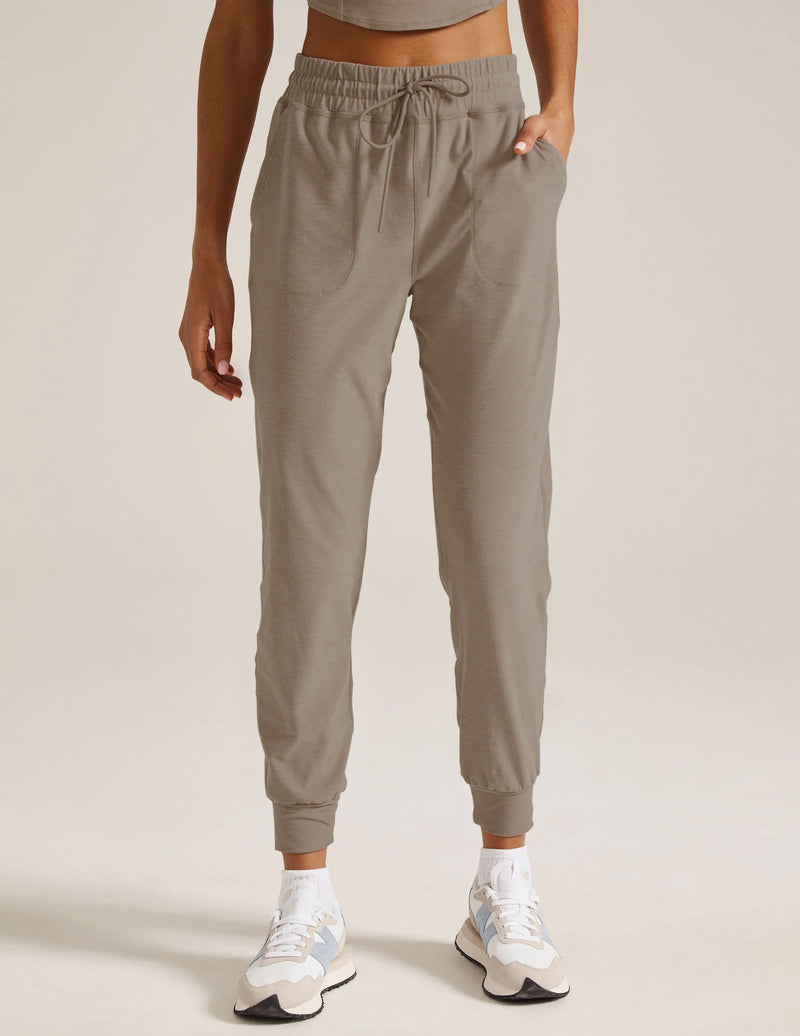 Beyond Yoga Commuter Midi Jogger - Birch