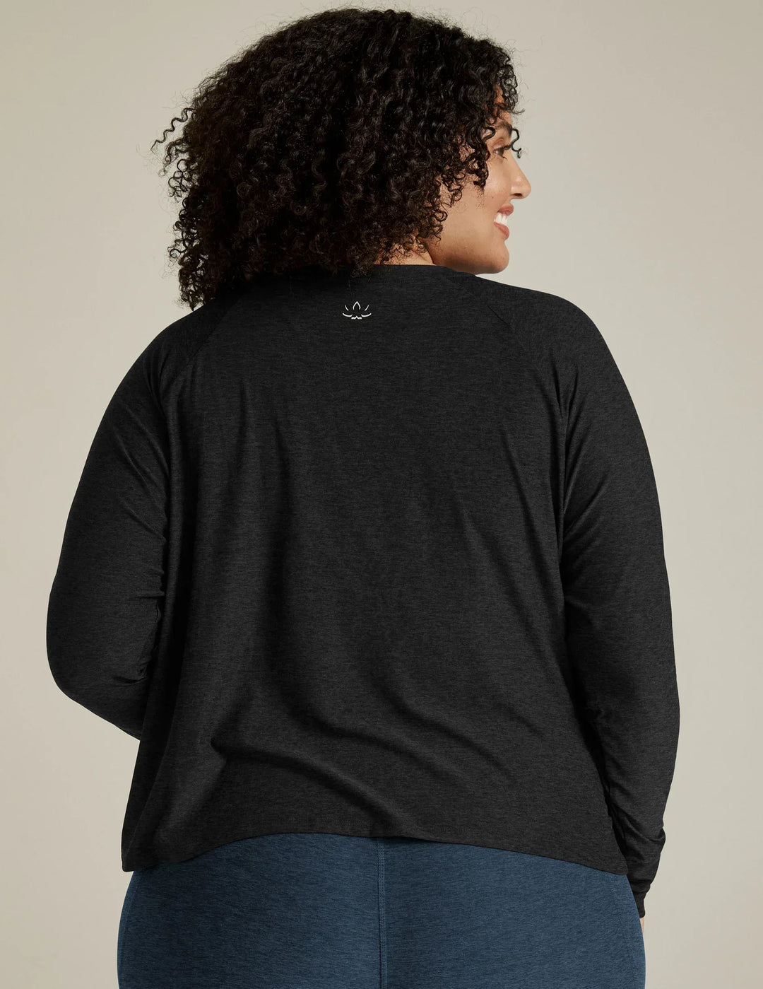 beyond-yoga-featherweight-pullover-LWSD7792_darkest-night_6 - Evolve Fit Wear - beyond-yoga-featherweight-pullover-LWSD7792_darkest-night_6
