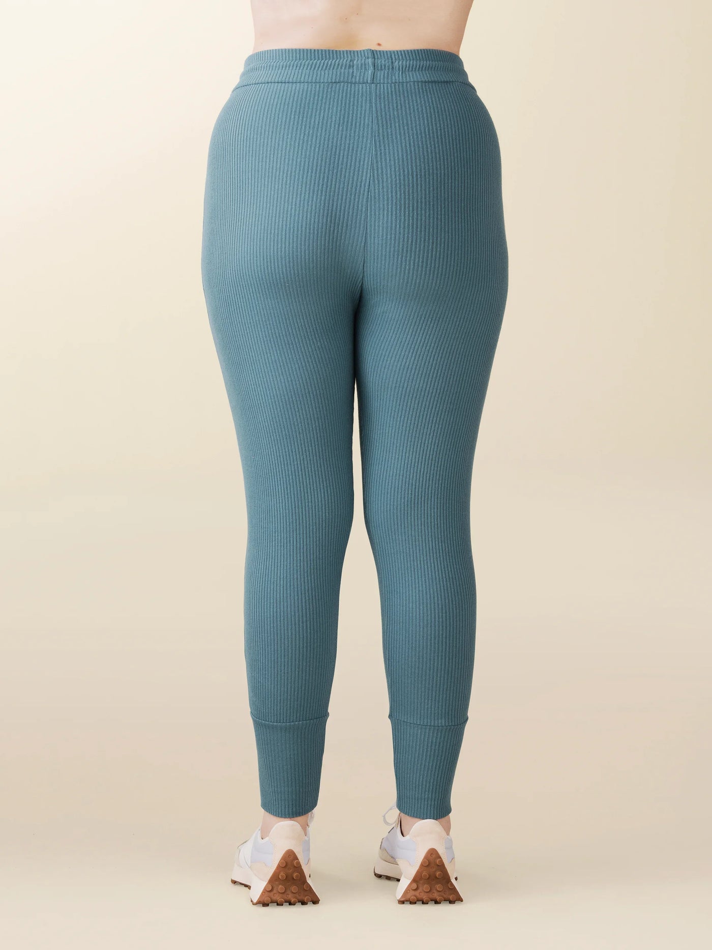 model wears cozy rib knit legging in teal