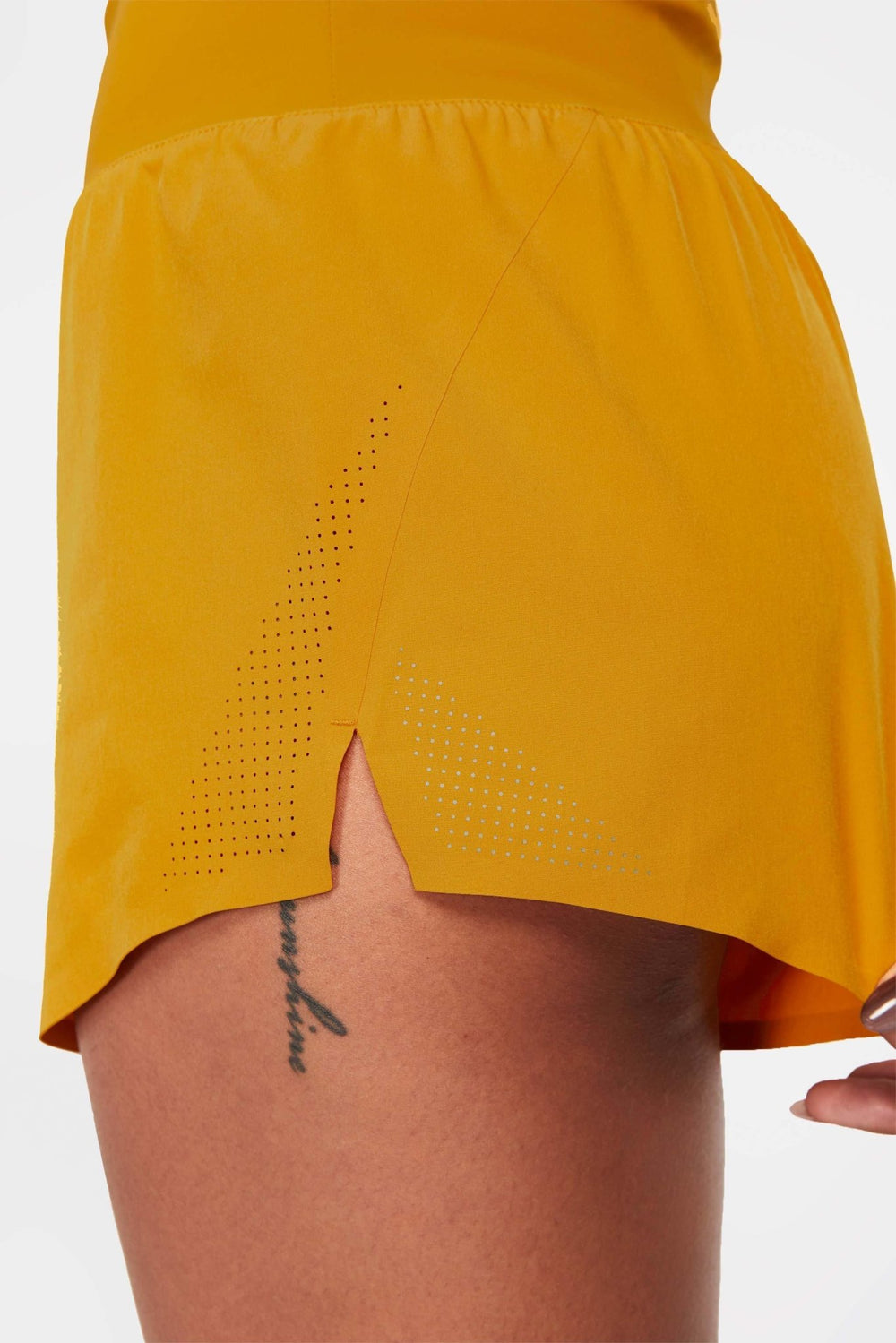 ALRN FEATHERWEIGHT Running SHORTS- Close-up Side View